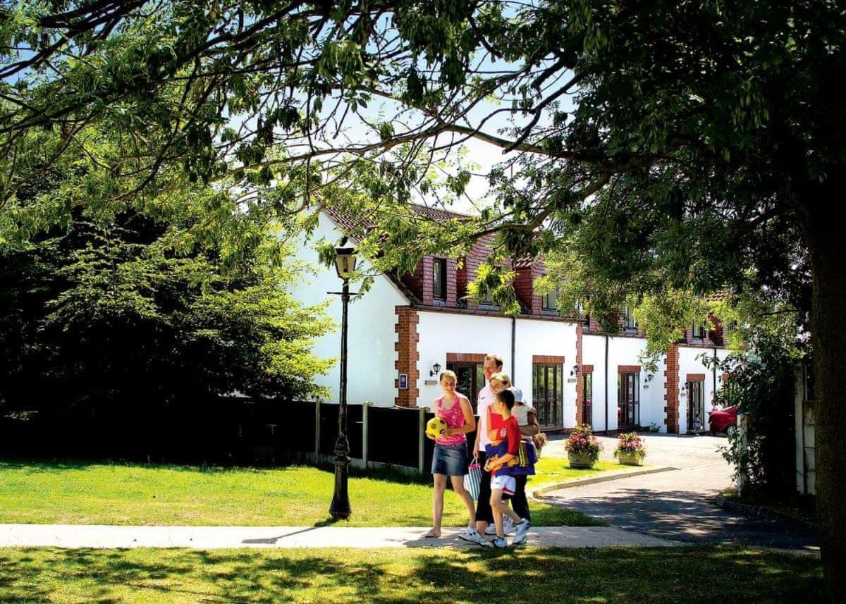 White Rose Country Cottages Thormanby 外观 照片