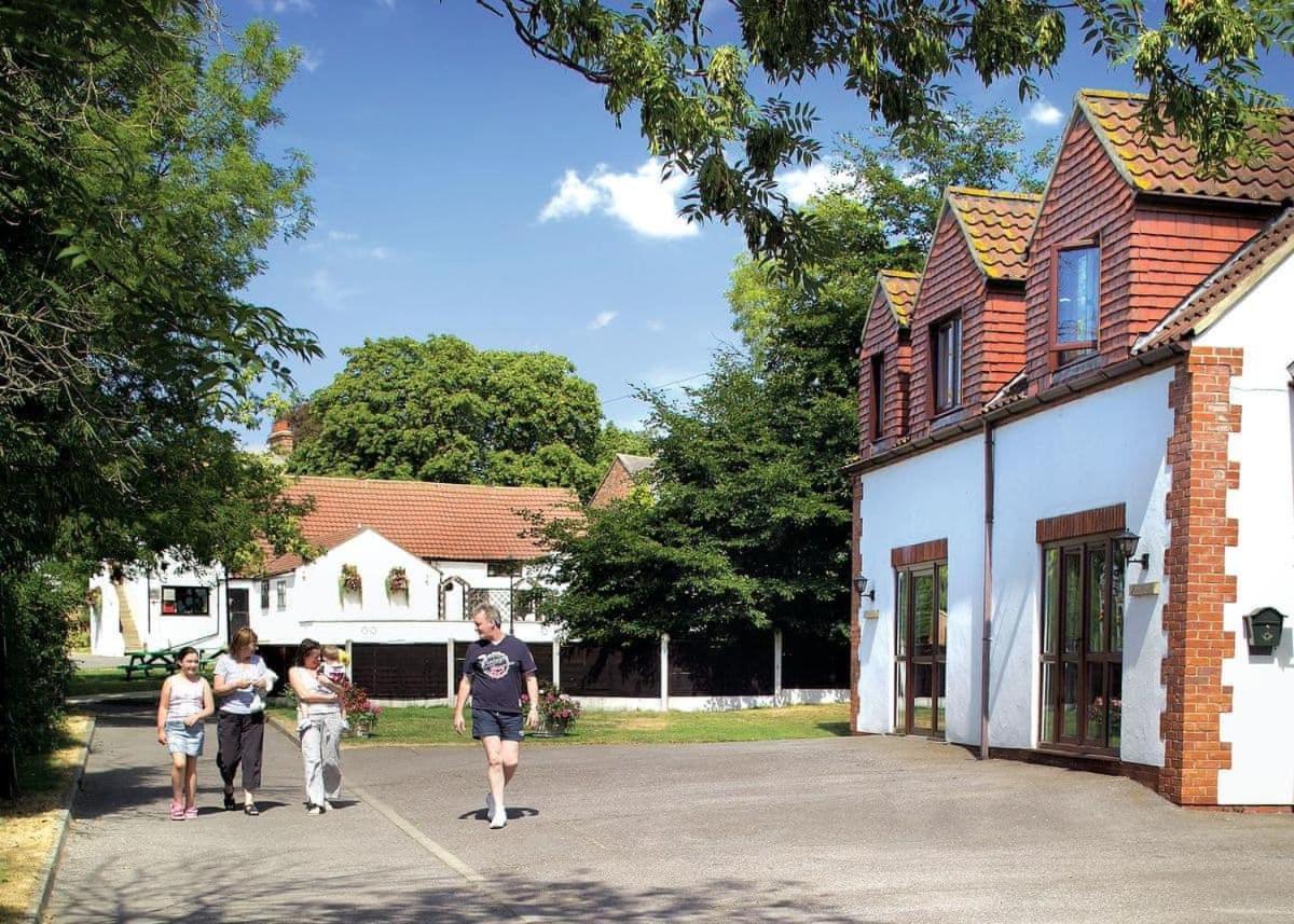 White Rose Country Cottages Thormanby 外观 照片